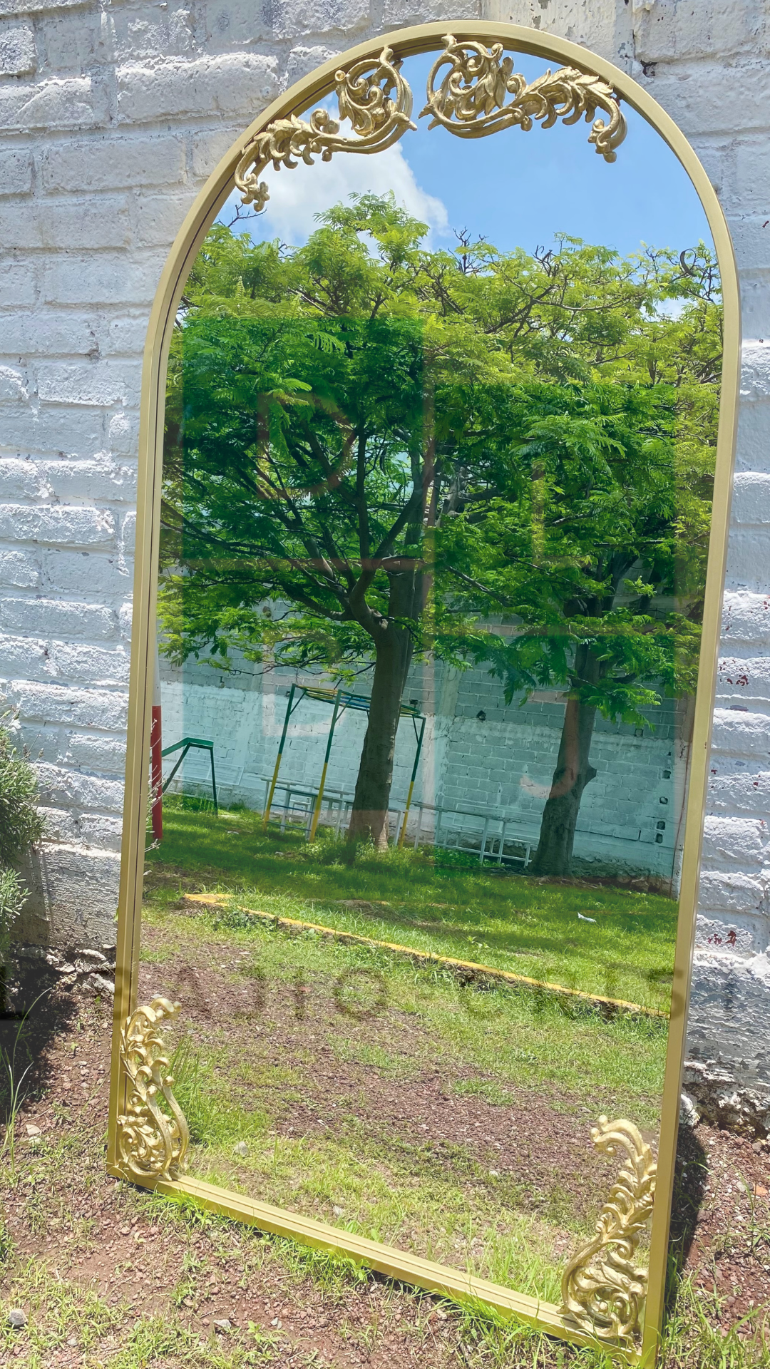 Historia de Instagram con diseño minimalista y estético de Del Bajío Cristales