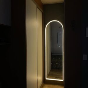 Espejo Arqueado Marco en Herrería 180cm x 50cm Con Luz Led Neón