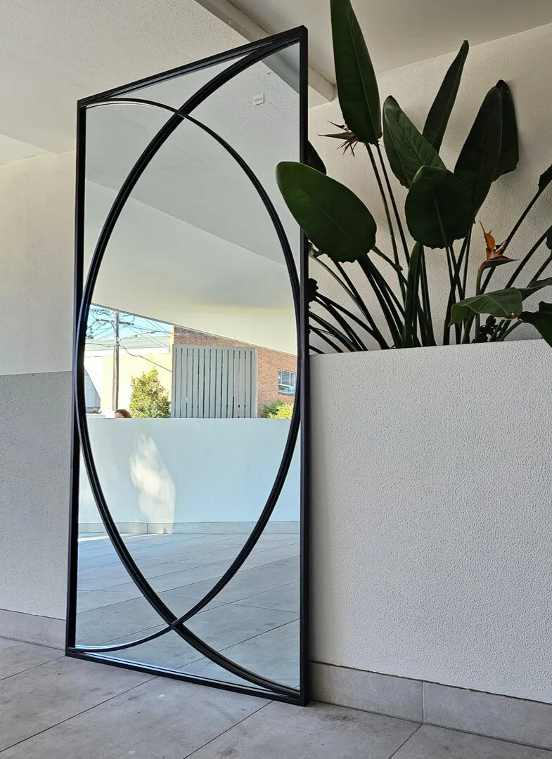 Espejo de cuerpo completo con estructura minimalista en herrería negra - 180x100cm perfecto para espacios modernos